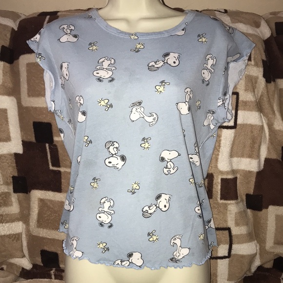 Peanuts 🥜 XS 2022 short sleeved shirt pre 💗 - Picture 1 of 4